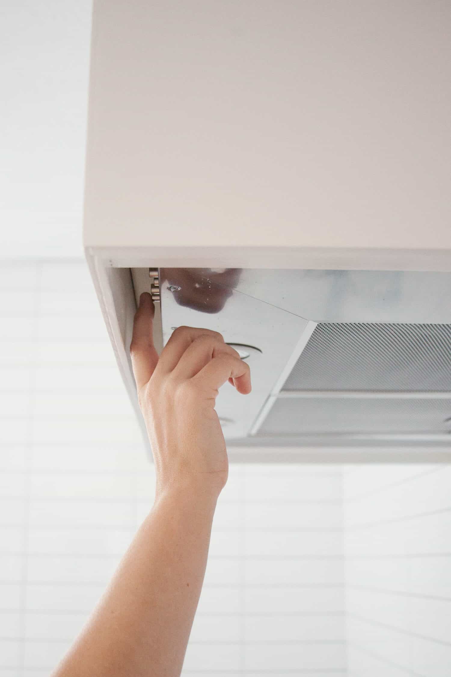 油烟机白色的小盒子怎么放上去,油烟机盒子小窍门