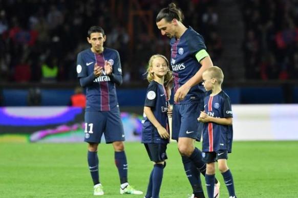 伊布遇到他老婆时多少岁,40岁的足球运动员伊布图片