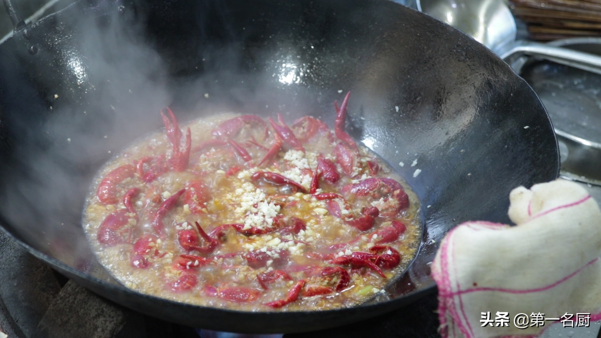 做蒜蓉小龙虾蒜香粉放多少,香辣小龙虾蒜蓉小龙虾两种做法