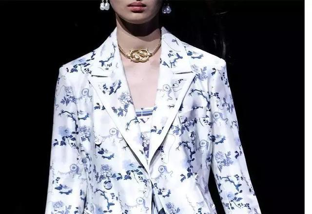 ep雅莹走秀2019,ep雅莹黑裙子