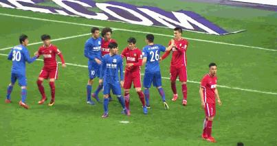 足球关于踩踏的判罚,秦升踩脚是什么比赛