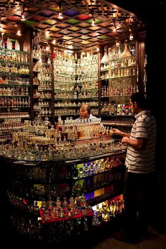 迪拜机场弥漫的香水叫什么名,迪拜香水哪里买最好