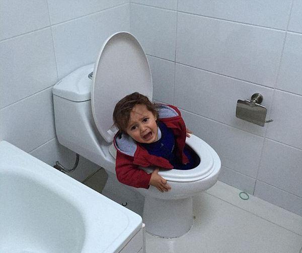 孩子不坐马桶怎么办,孩子不肯坐马桶要打吗