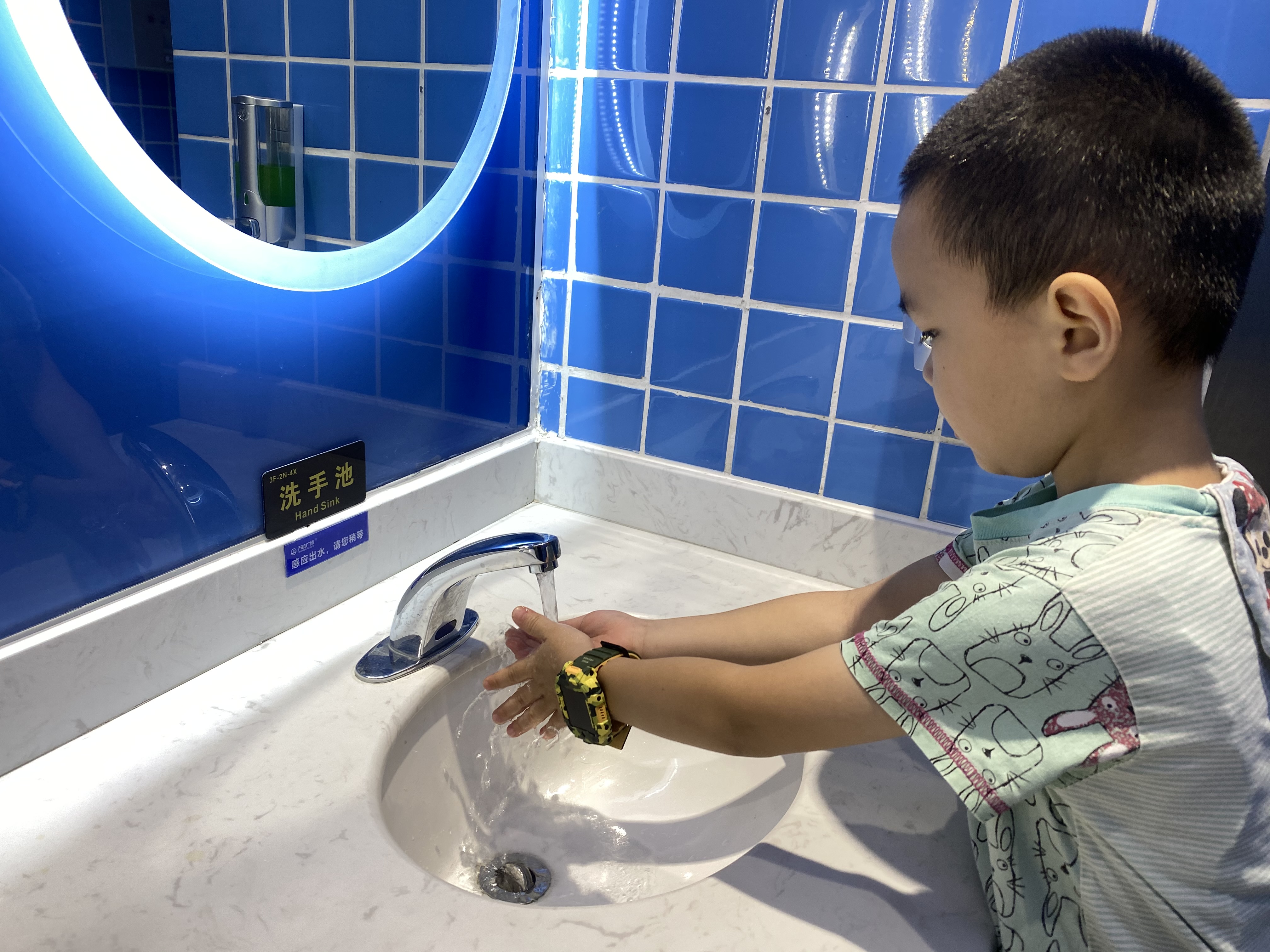 3608xs和小天才q1r手表哪个好,儿童手表360好还是小天才好