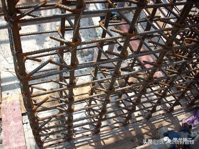施工现场钢筋安装绑扎通病案例,钢筋质量通病基础知识培训讲义