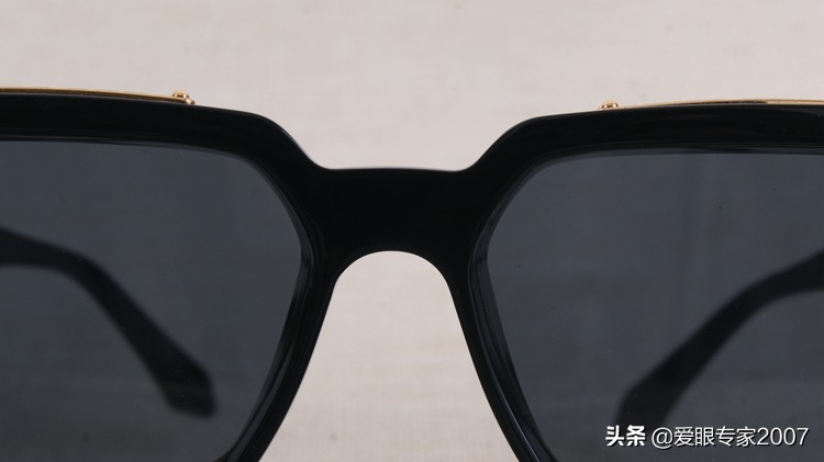 眼镜坏了没有胶带和胶水怎么补救,眼镜坏了去维修要钱吗