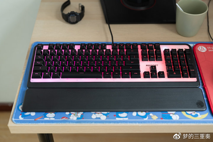 打游戏灯光炫酷的键盘,怎么才能有自己的炫酷桌面