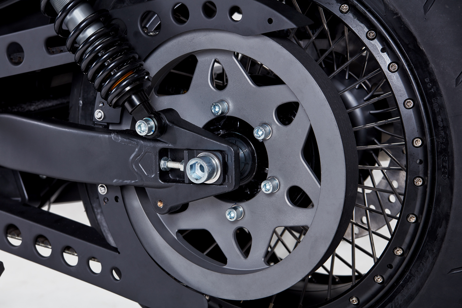 跑足2万公里再说重庆摩疆「把好质量」的头号指标