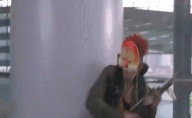 别看这枪叫“迷你”，实际很凶，FBI都吃了大亏8人被打的抬不起头