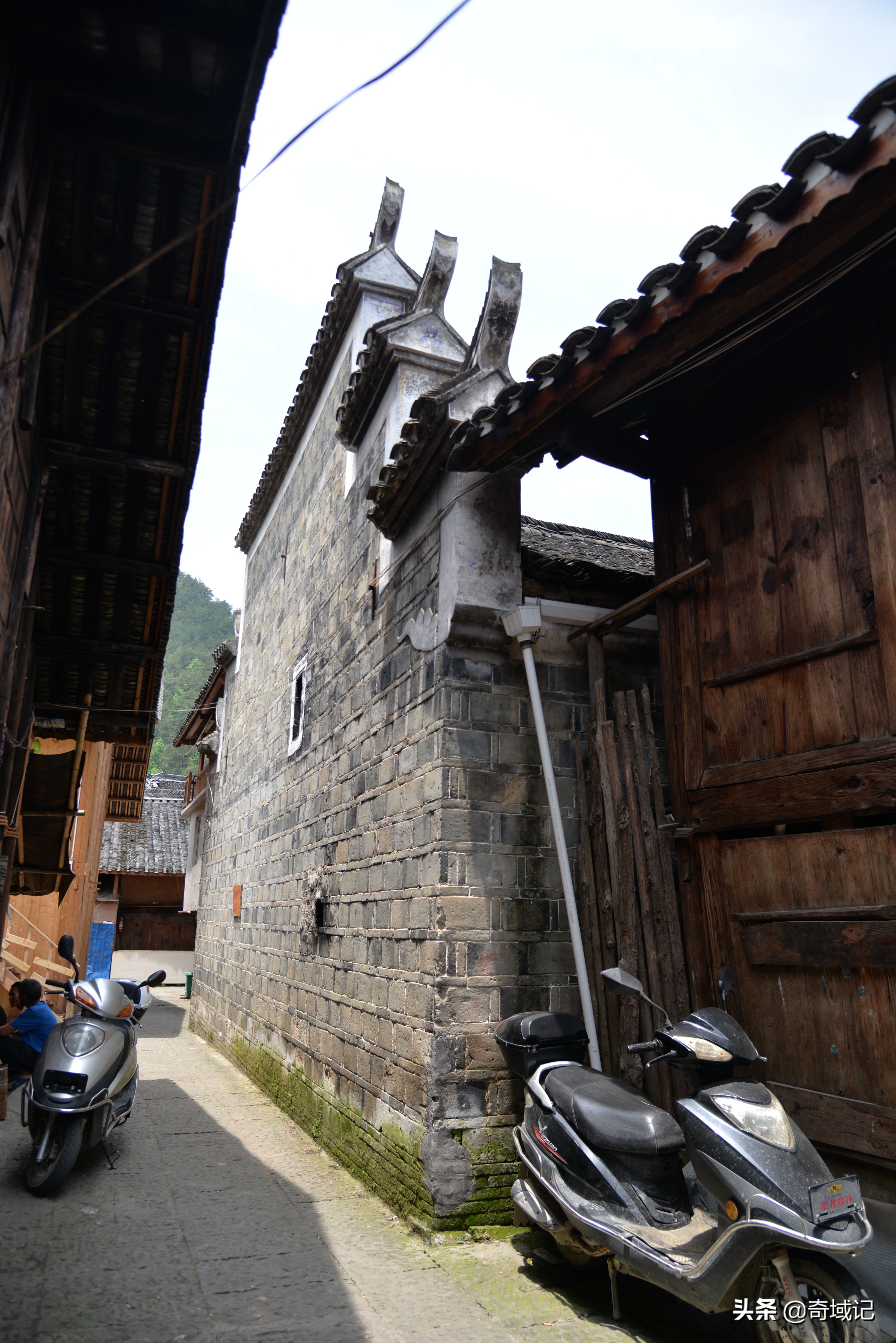 贵州苗族最长独木龙舟赛视频,贵州黔东南龙舟长滩