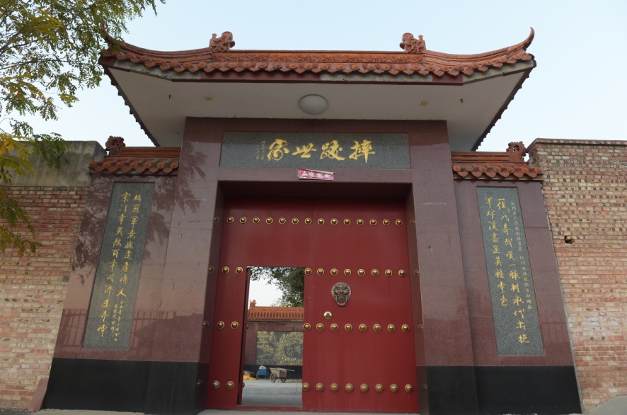 温泉泳池游泳,打卡美丽乡村建设