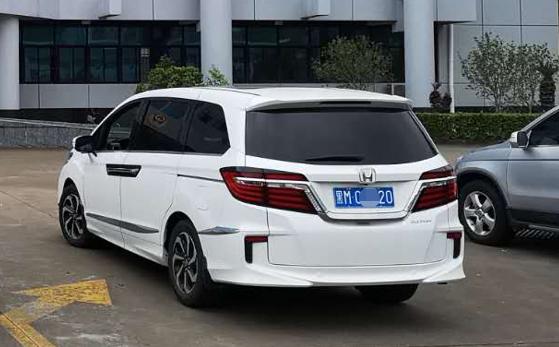 长沙保时捷停车被堵,长沙保时捷被扣