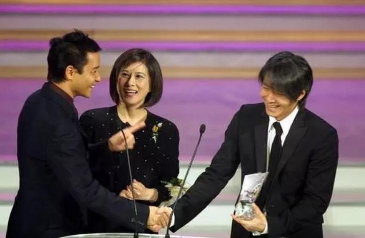 58岁周星驰终于露面了,五十八岁的周星驰