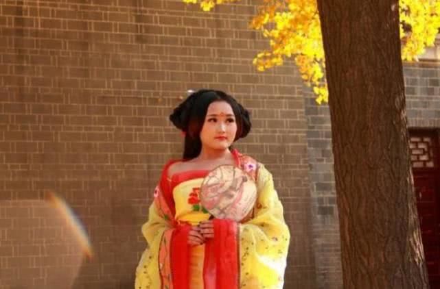 她是波斯丑女，又黑又胖，却独得皇帝宠爱，被赐名“媚猪”