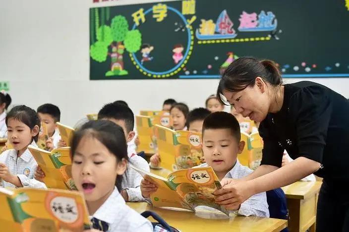 新学校开学第一天新区,开学元气满满迎接新学期