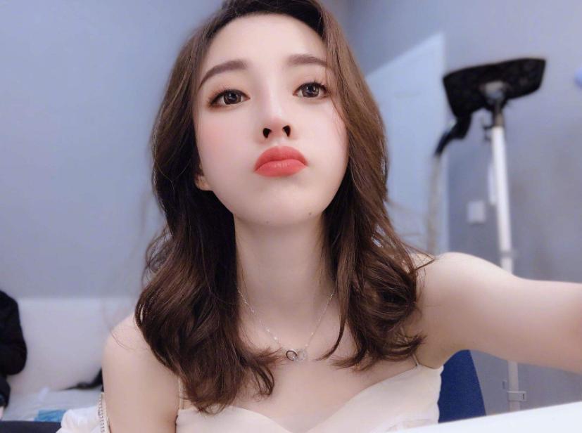 冯提莫公布新歌舞蹈,冯提莫佛系少女手势舞抖音