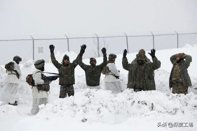 美军训练投降姿势,美军训练士兵投降