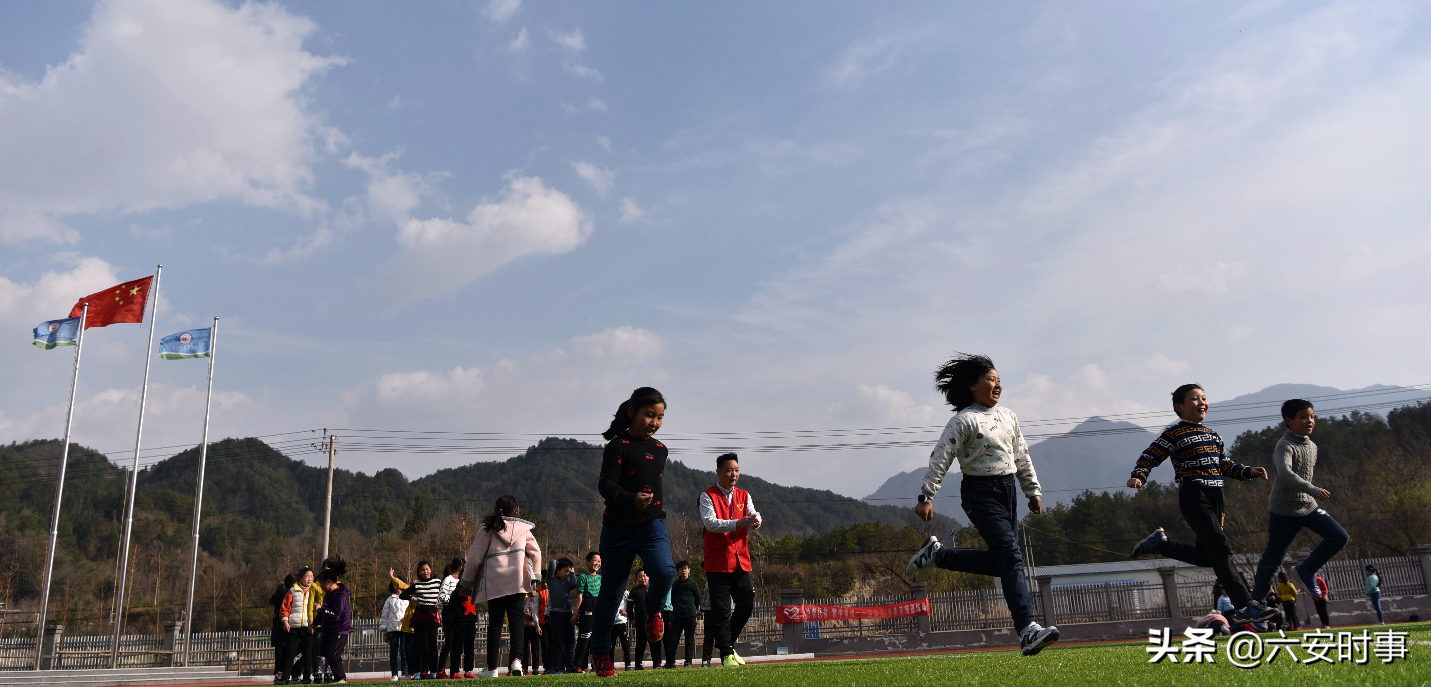 志愿者到嘉禾开展爱心助学活动,志愿者到嘉禾爱心助学活动