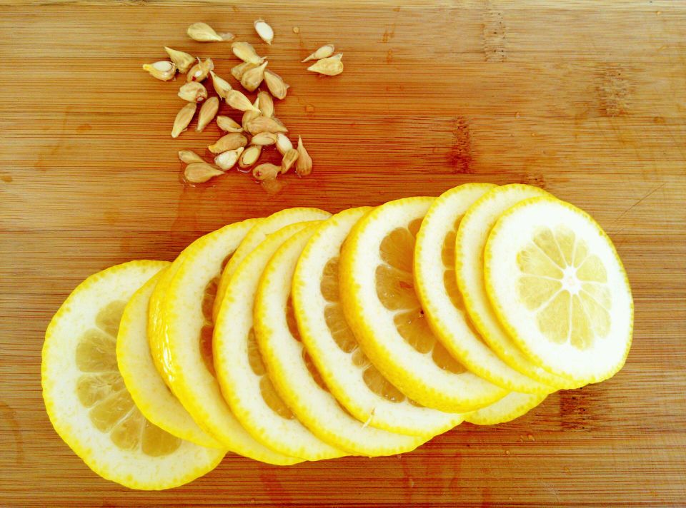 蜂蜜柚子茶腌制柠檬,早上喝蜂蜜柠檬水可以美容养颜吗