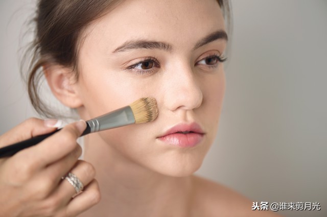 新手基本化妆需要哪些东西,新手化妆需要准备哪些必要的东西