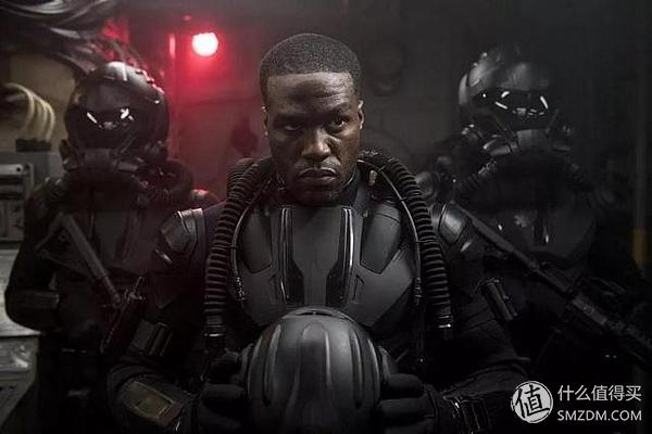 看腻了小鲜肉？《海王》凭肌肉和女神实现口碑逆袭：DC漫改指南