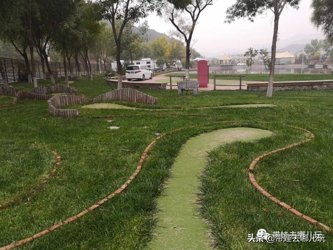 住别墅、滚草坪、躺在床上看电影，密云轻奢营地的花样玩法