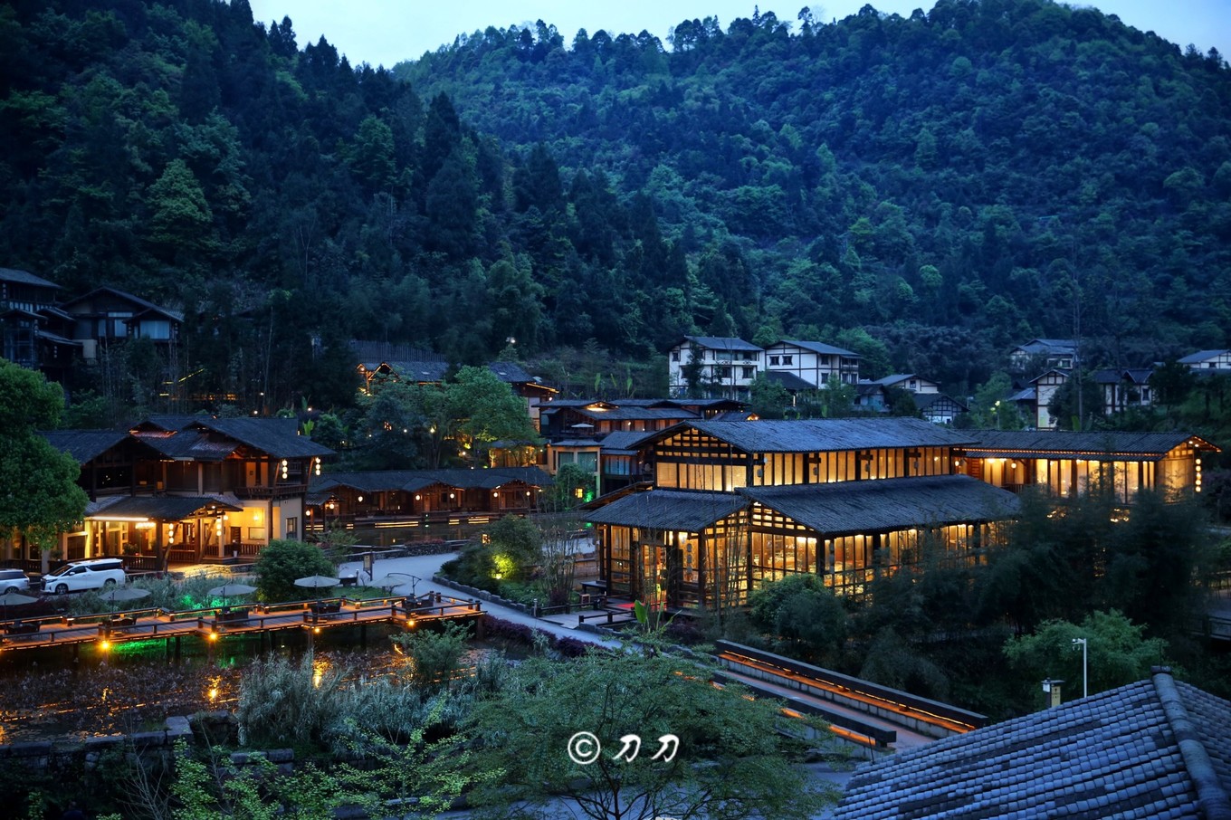 绳降是一种体验式的旅行，一种冒险