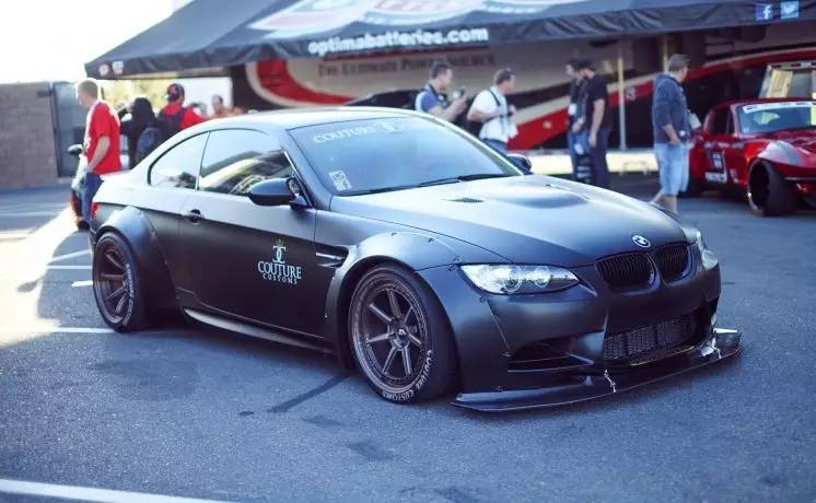 瀹濋┈e92澶栬濂椾欢,瀹濋┈e92鍙岄棬閾惰壊