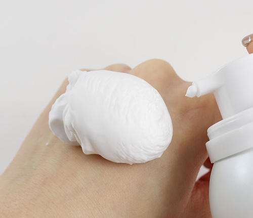 衣服上的粉底液压根洗不掉？那是你没用对方法