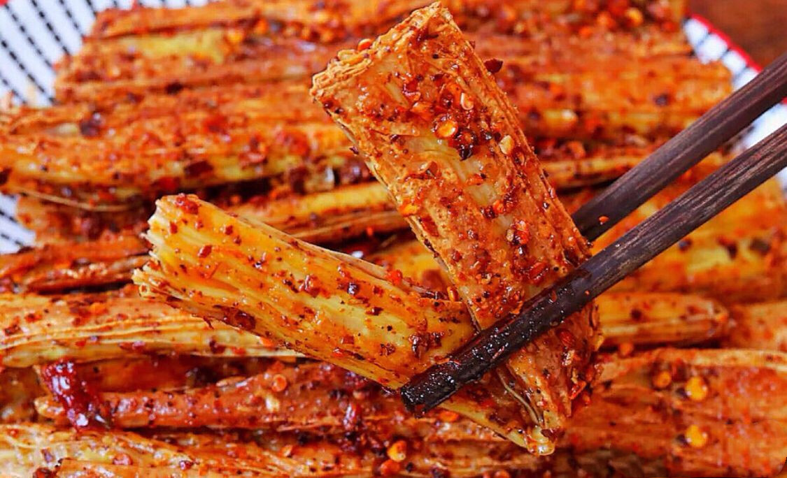 女大学生吃辣条,10岁女孩吃辣条腹痛