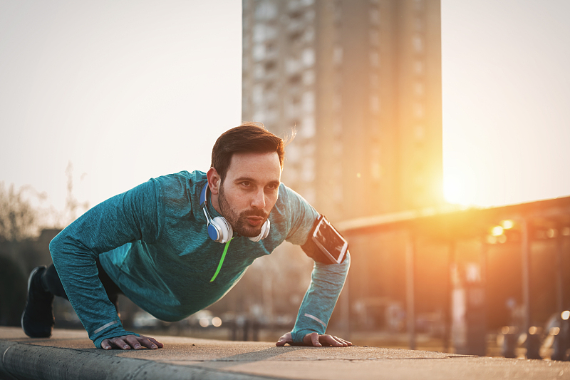 胸肌中缝和上胸肌训练动作大全,如何锻炼胸肌中缝和胸肌内侧角