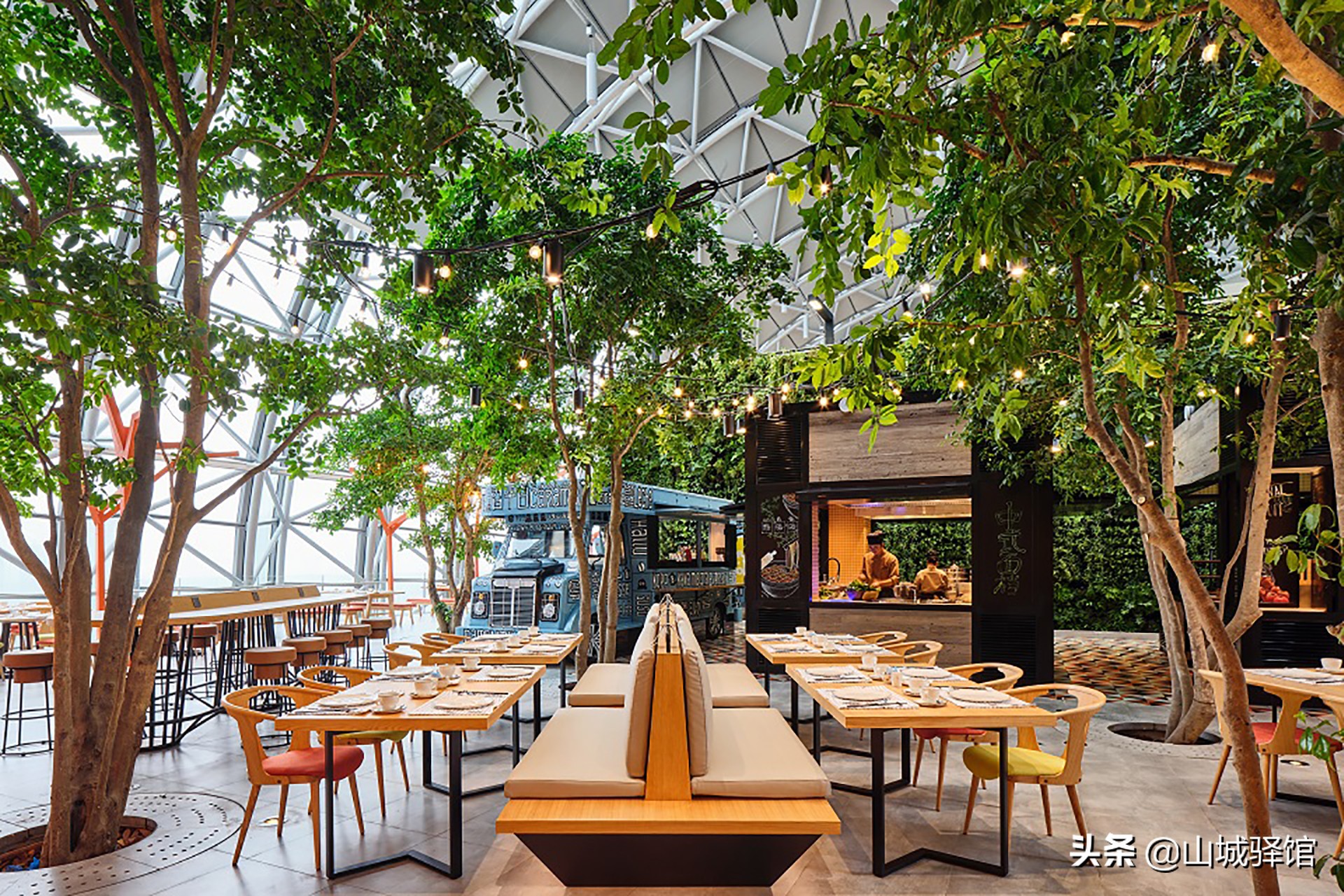 重庆云端之眼高空观景台来福士,俯瞰重庆观景台