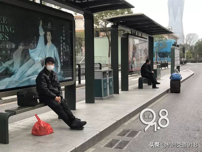 独家！记者实测杭州公交：站点客流小，车上座位坐不满