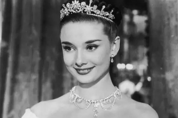 奥黛丽赫本蒂芙尼经典珠宝,蒂芙尼经典赫本项链