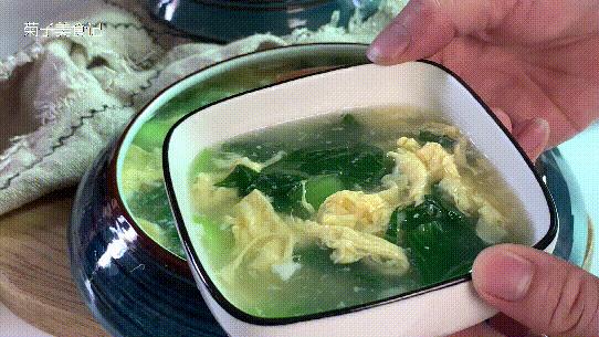 今天教你做一道有灵魂又简单的汤,怎么做个简单的猪油面汤