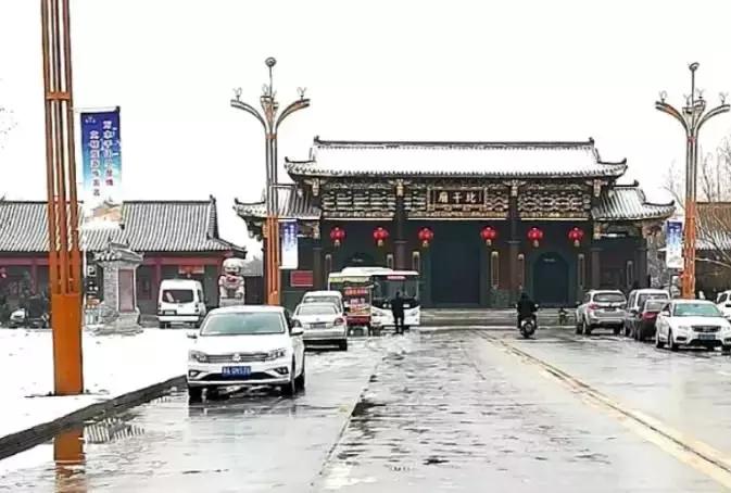 祖籍石狮，卖大米起家建筑业千亿“土地公”，宏泰人寿要打包出售