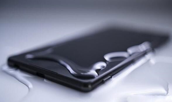 手机进水了怎么办教你3步急救法,手机进水了该如何抢救