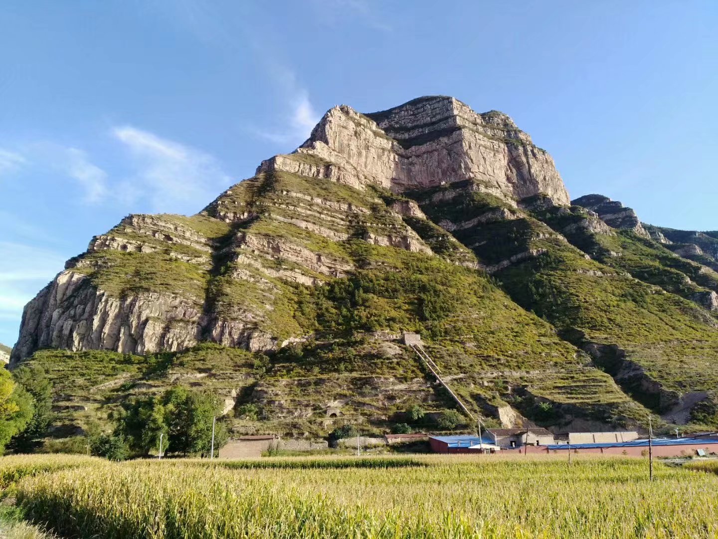 远征三晋凯旋还，飓风众人把酒欢