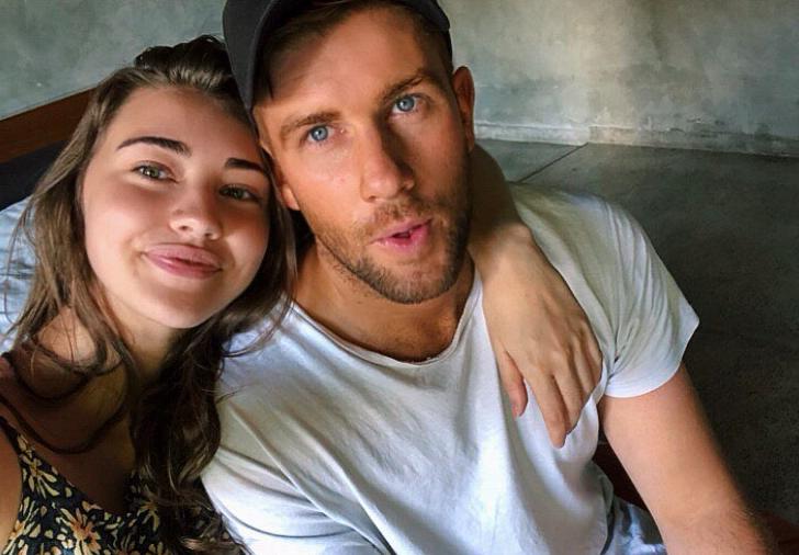 澳洲女子怀孕一个月,女模特怀孕18周