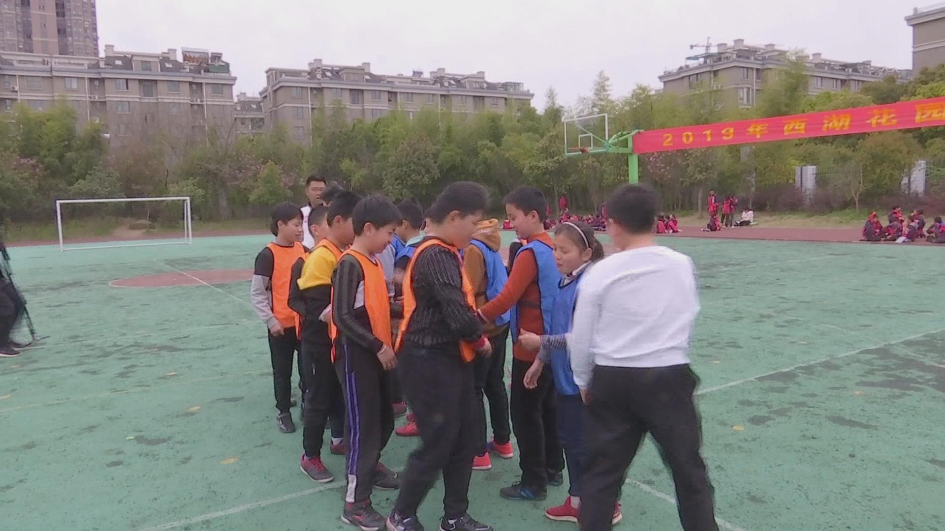 校园足球越来越火热,校园足球有多热