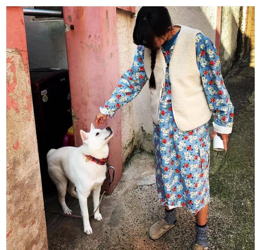 孔孝真同款衬衫豹纹绿色,孔孝真穿搭都是什么品牌