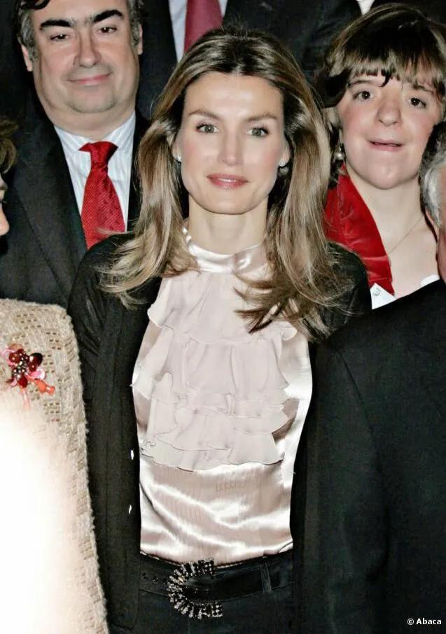 莱后的衣橱：这是度假必穿的品牌，CEO没好好演戏回家继承财产了