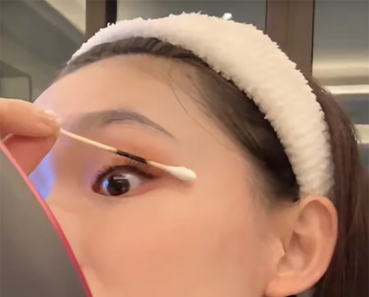 林允和钟楚曦合照的妆,林允防水妆容