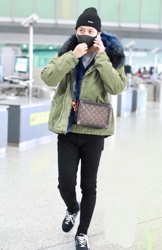 徐海乔红色官服,徐海乔穿牛仔衣