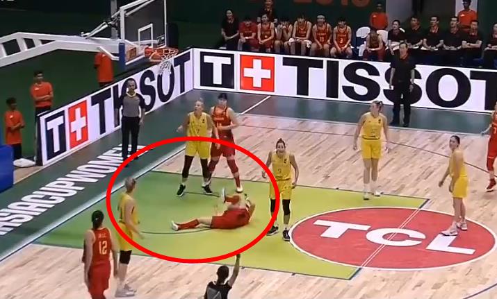 输球又输人！澳大利亚球员争议性手势+不友好伸腿，博古特教的？