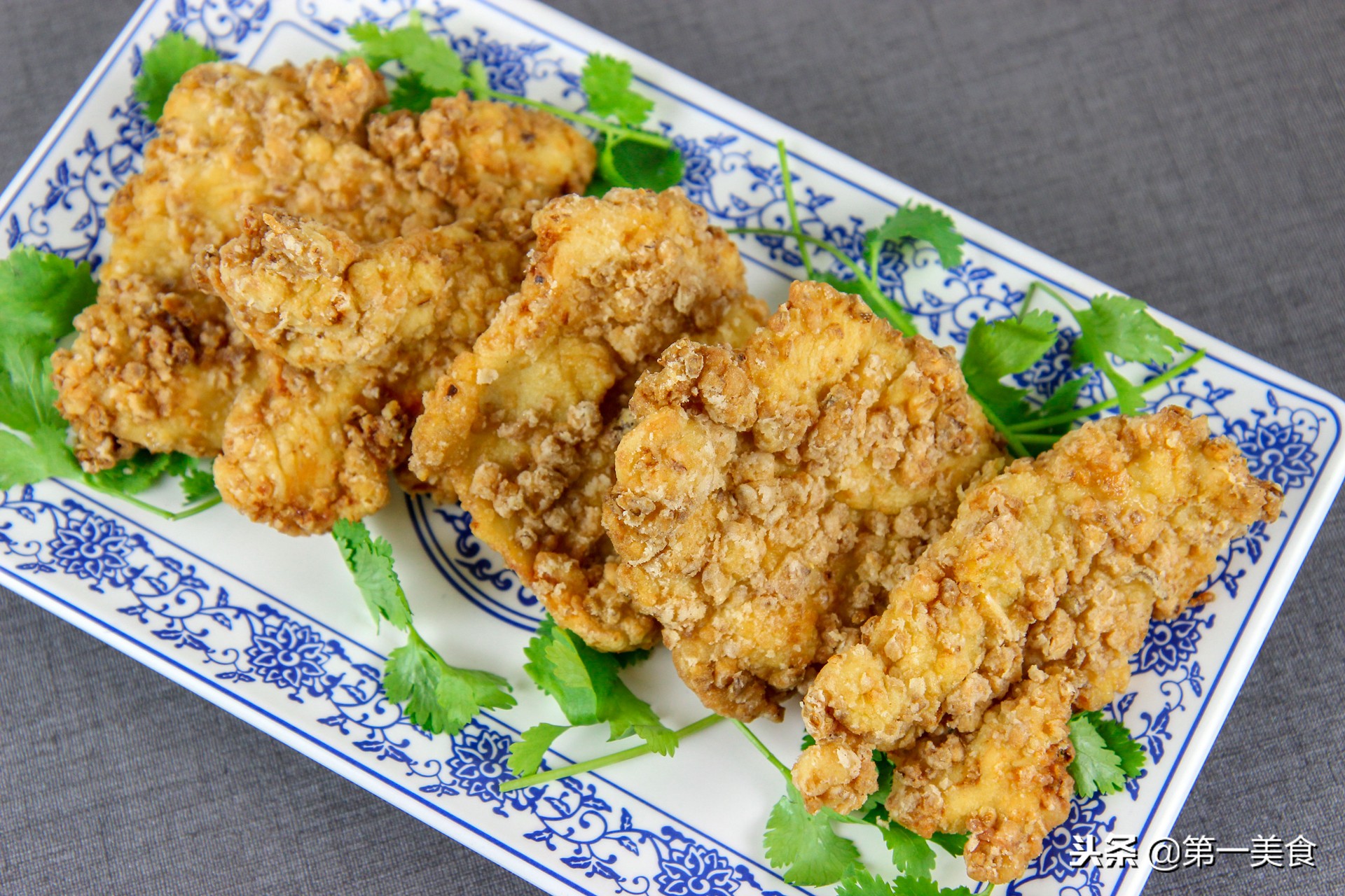 家常炸鸡排最简单做法视频,经典小吃炸鸡排的自制做法