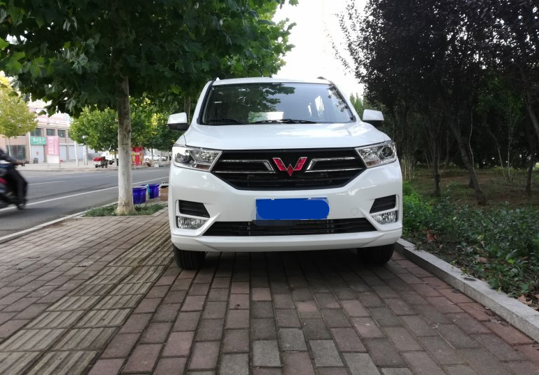 新五菱宏光s七座后面多宽,新款五菱宏光s五座的最高配