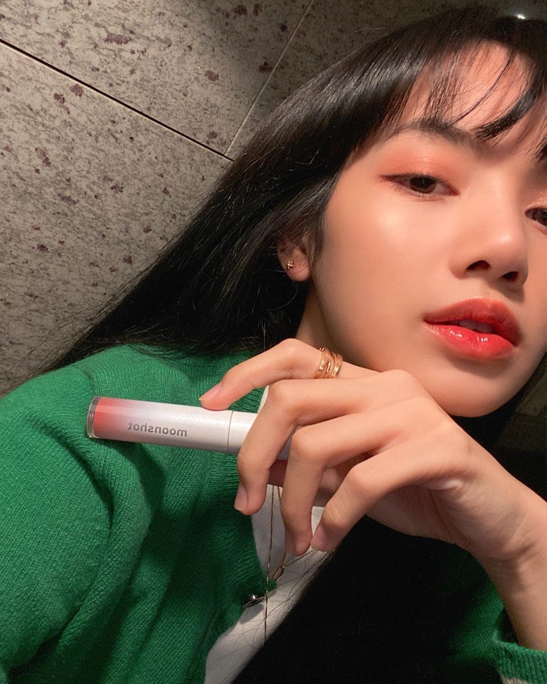 新手化妆先遮粉底还是先上遮瑕,化妆步骤粉底遮瑕哪个先涂