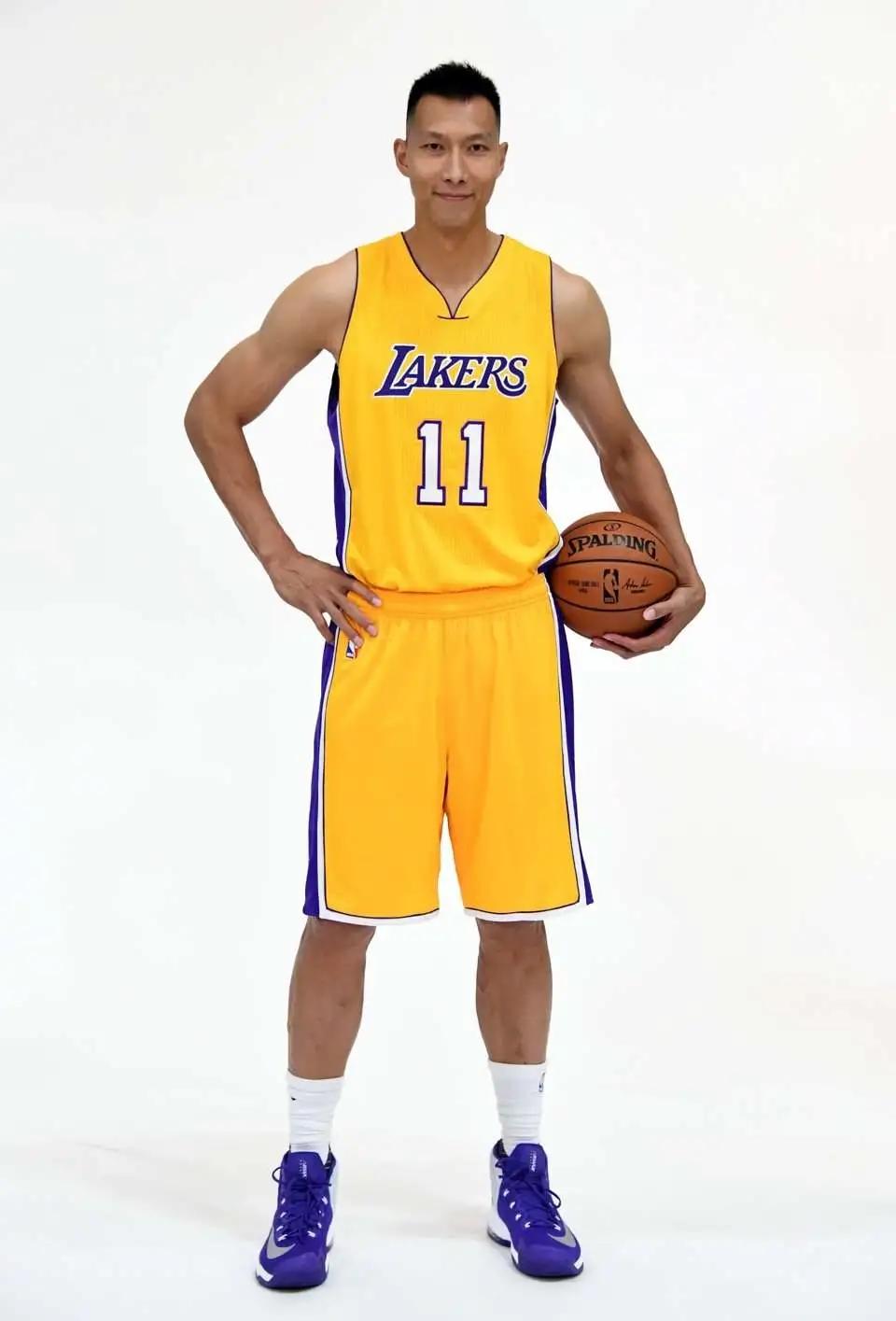 易建联nike篮球签名,nike易建联1代