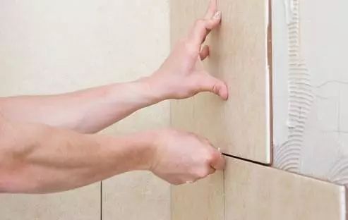 瓷砖怎么选比较专业,一招教你选瓷砖